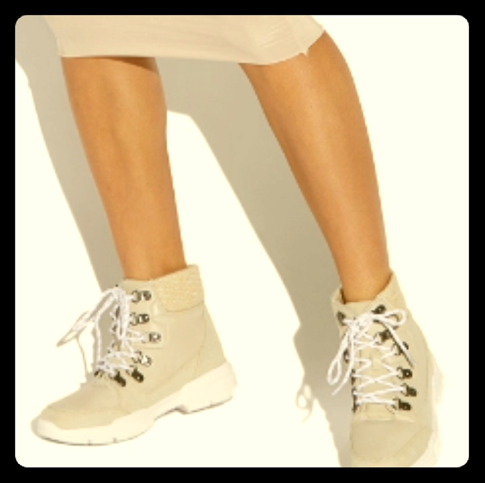 Leenah Hiker Sneaker, Size 10